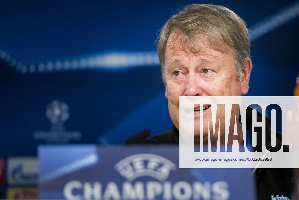 Fußball, Champions League, PK Malmö FF in Madrid 151207 Malmö FFs tränare ge Hareide under en träning och presskonferens den 7 december 2015 i Madrid.