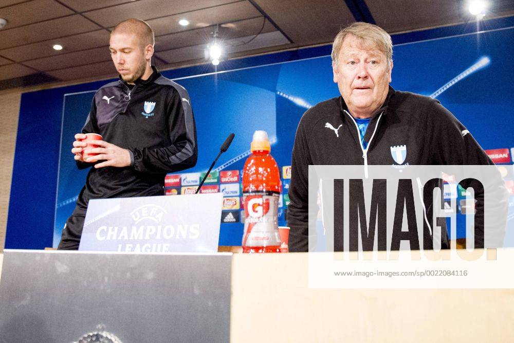 Malmö FFs Anton Tinnerholm och tränare ge Hareide under en träning och presskonferens den 7 december 2015 i Madrid.
