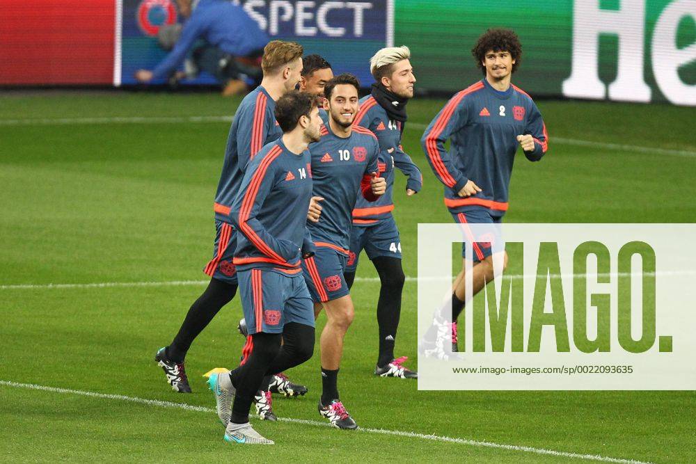 Leverkusen v.l. Admir Mehmedi ( 14, Bayer 04 Leverkusen), Vladen Yurchenko ( 35, Bayer 04 Leverkusen), Hakan Calhanoglu ( 10, Bayer 04 Leverkusen), Karim Bellarabi ( 38, Bayer 04 Leverkusen), Kevin Kampl ( 44, Bayer 04 Leverkusen) und Andre Ramalho ( 2, Bayer 04 Leverkusen), Bayer 04 Leverkusen - FC Barcelona Barca Fussball, Champions-League, 08.12.2015,