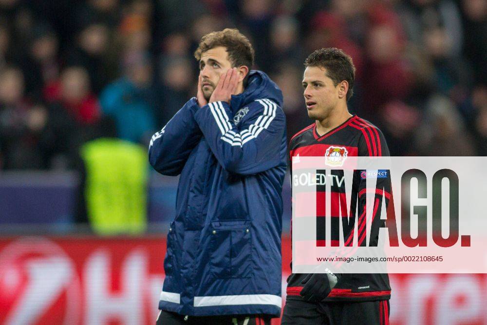 Leverkusen Javier Chicharito Hernandez (Bayer 04 Leverkusen 7) und Admir Mehmedi (Bayer 04 Leverkusen 14) beim Champions-League Spiel zwischen Bayer 04 Leverkusen und dem FC Barcelona Barca am 09.12.2015,
