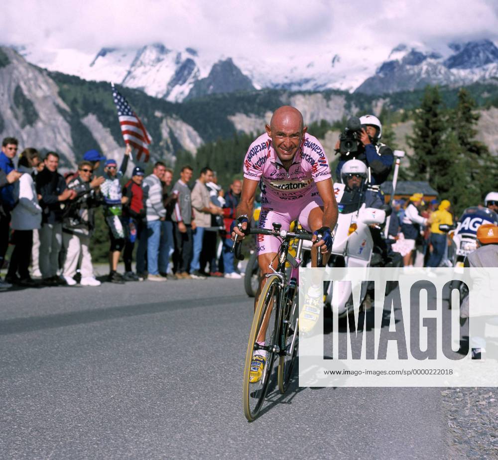 Marco Pantani (Italien Mercatone Uno) quält sich am Anstieg Radsport Herren Tour de France 2000, Straßenradsport, Straßenradrennsport, Radrennsport, Radrennen, Rad, Straße Einzelbild Briancon - Courchevel Anstrengung