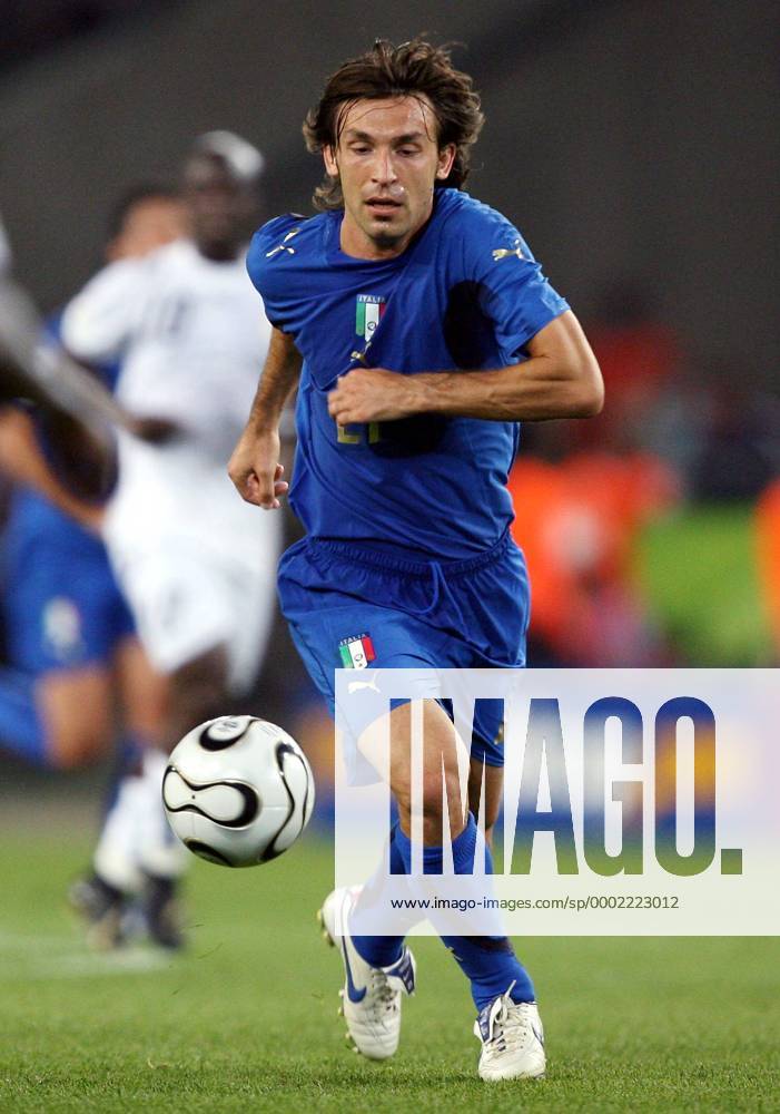 Andrea Pirlo (Italien) am Ball Fußball WM Herren WM 2006, Länderspiel, Nationalteam, Gruppe E, Nationaltrikot Einzelbild Hannover Dynamik, Fußball WM Herren WM 2006, Länderspiel, Nationalteam, Gruppe E, Nationaltrikot Einzelbild Hannover Dynamik,