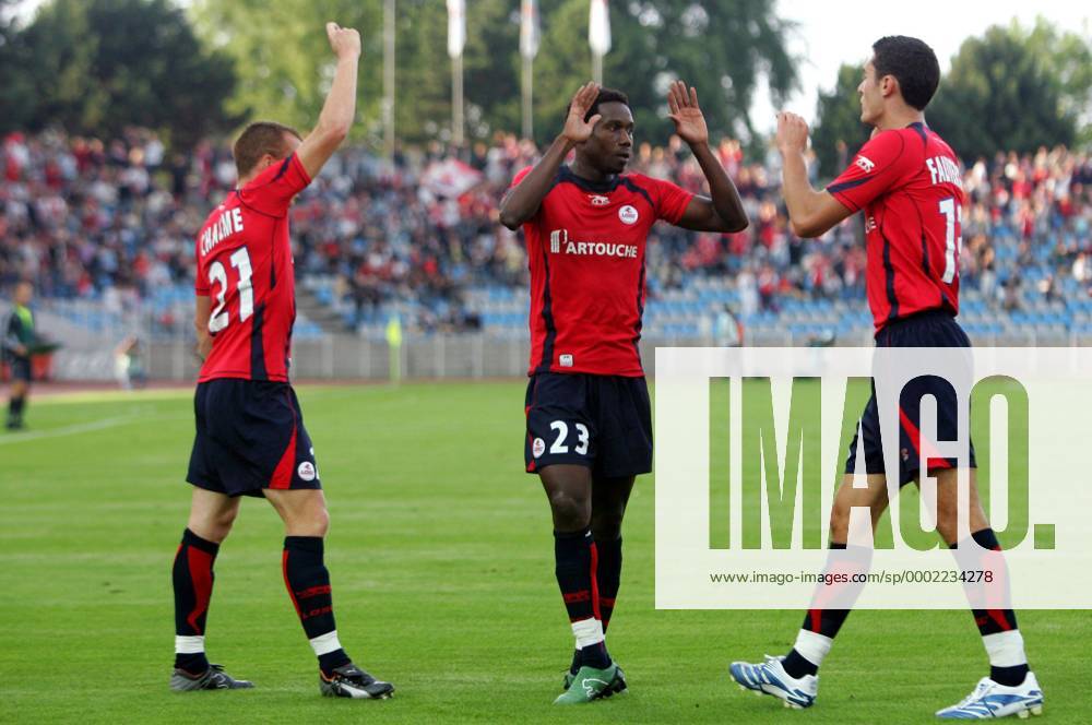 Torjubel Lille, v.re.: Nicolas Fauvergue, Kader Keita und Matthieu Chalme - (pan15527) Fußball EC 1 Herren Champions League Qualifikation 2006 2007, OSC Lille Gruppe Lille Fußball EC 1 Herren Champions League Qualifikation 2006 2007, OSC Lille Gruppe Lille