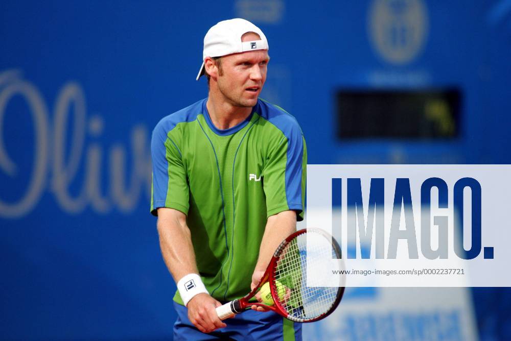 Rainer Schüttler (Deutschland) - Aufschlag Tennis Herren BMW Open 2006, ATP Tour Einzelbild München Tennis Herren BMW Open 2006, ATP Tour Einzelbild München