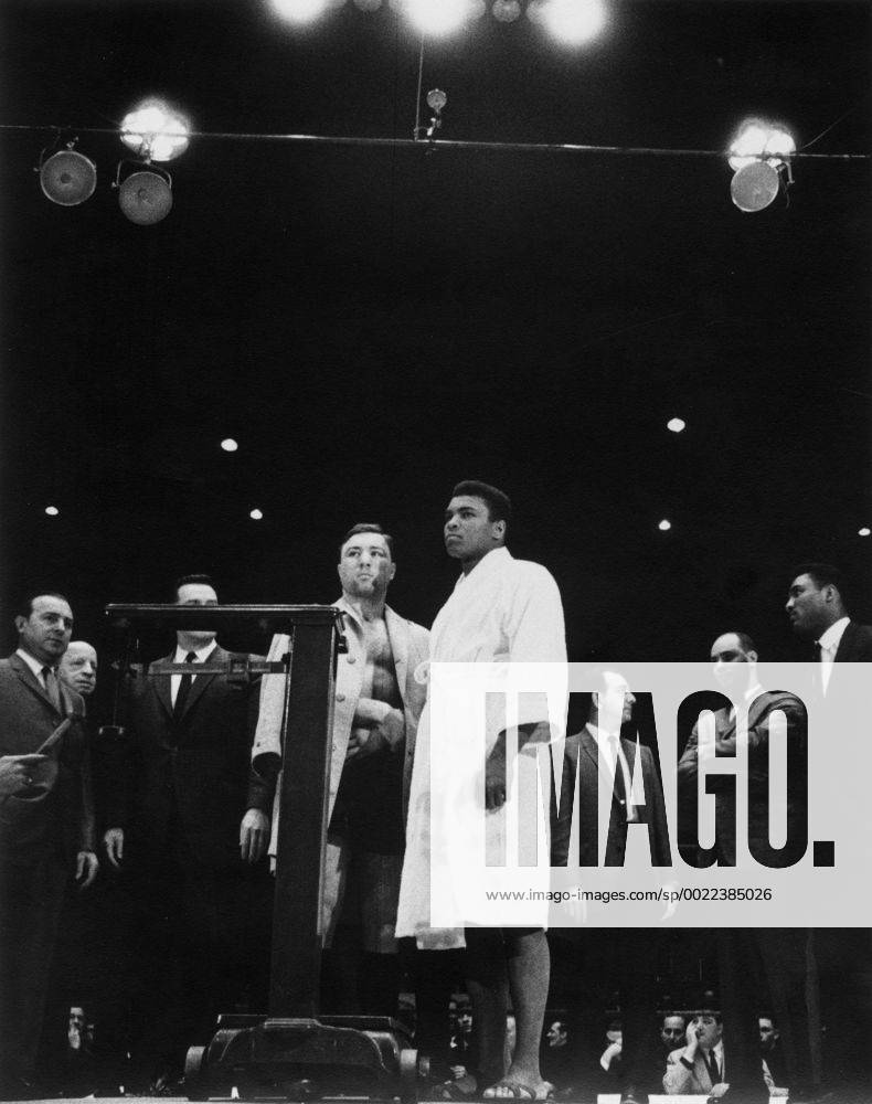 George Chuvalo and Muhammad Ali weighing in, 1965 - ZUMAt14_