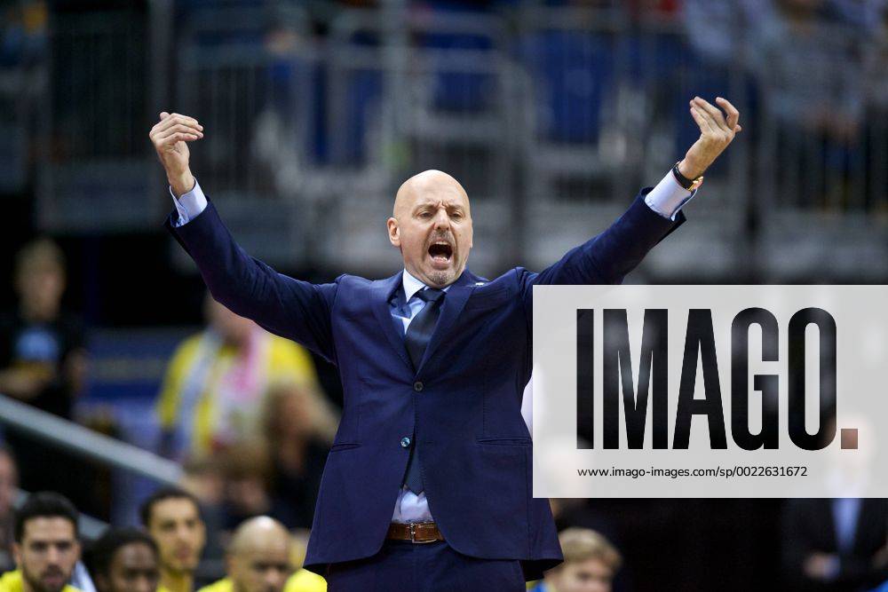 Basketball Berlin 23.01.2016 Pokal Qualifikation Saison 2015 2016 Alba Berlin - s.Oliver Baskets Würzburg Sasa Obradovic (Alba Berlin, Trainer)