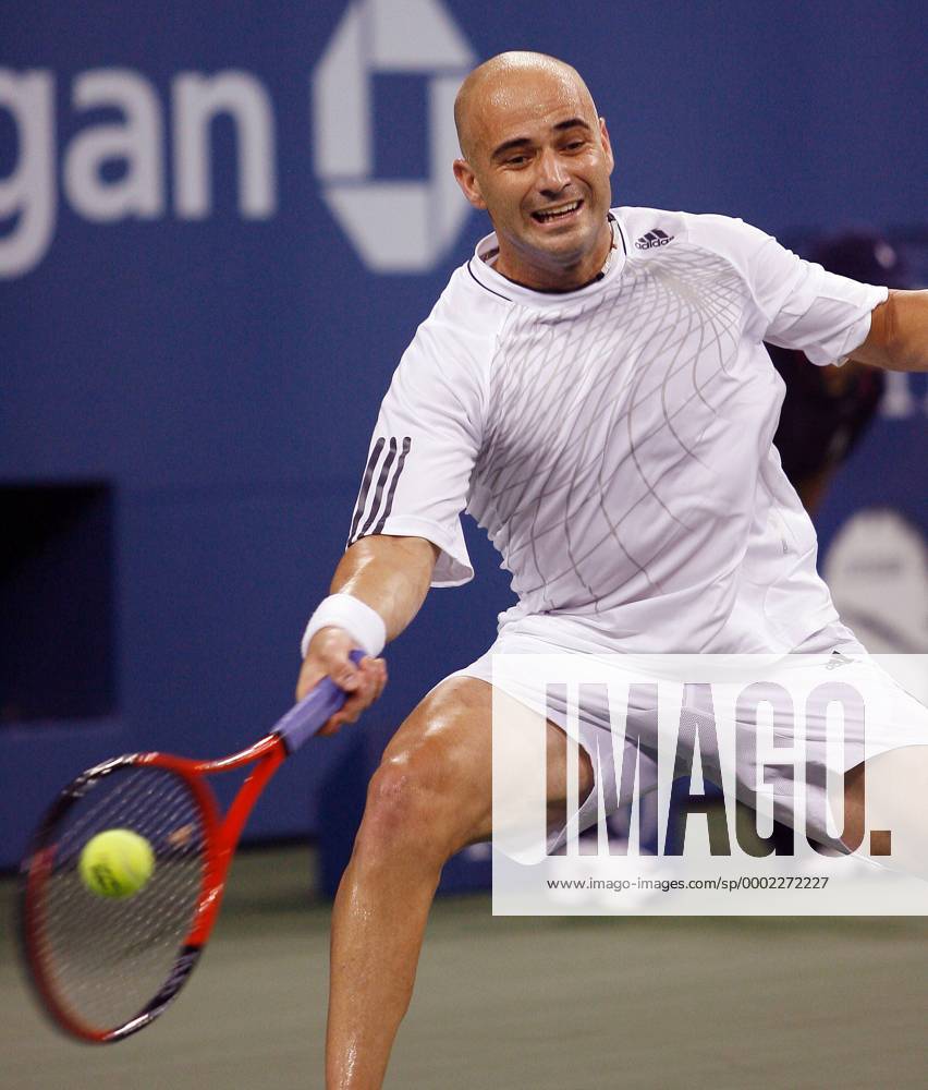 Andre Agassi (USA) - Vorhand - (nyp20060828212) Tennis Herren US Open 2006, ATP Tour, Grand Slam Einzelbild New York Dynamik, Tennis Herren US Open 2006, ATP Tour, Grand Slam Einzelbild New York Dynamik,