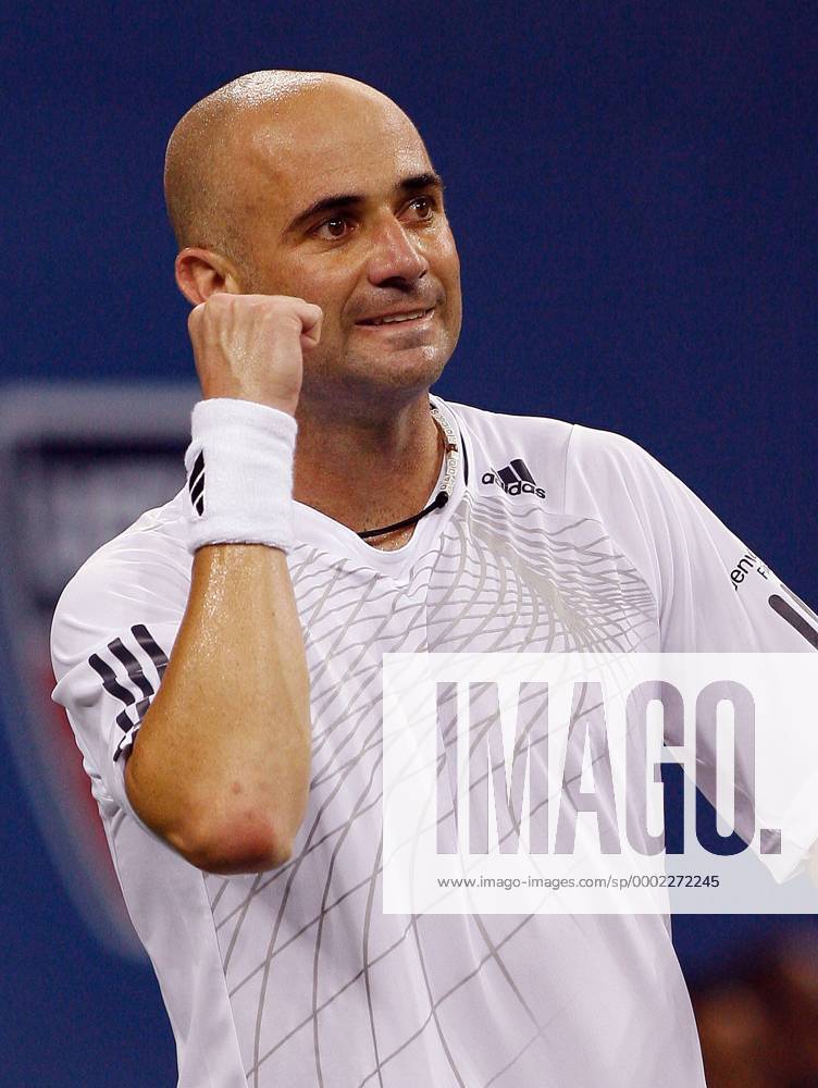 Andre Agassi (USA) jubelt - (nyp20060828223) Tennis Herren US Open 2006, ATP Tour, Grand Slam Einzelbild New York Tennis Herren US Open 2006, ATP Tour, Grand Slam Einzelbild New York