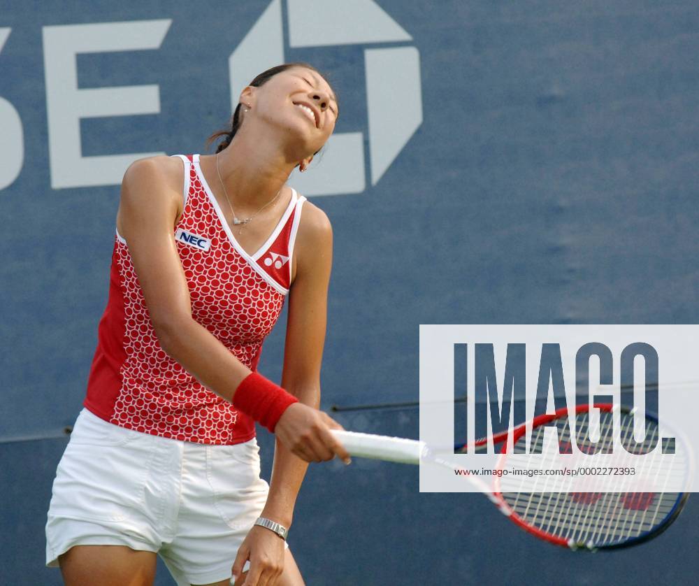 Shinobu Asagoe (Japan) hadert - (nyp20060828108) Tennis Damen US Open 2006, WTA Tour, Grand Slam Einzelbild New York Enttäuschung, Tennis Damen US Open 2006, WTA Tour, Grand Slam Einzelbild New York Enttäuschung,