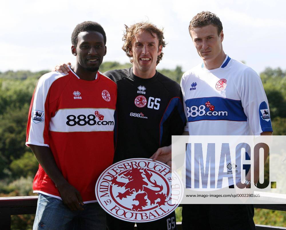Trainer Gareth Southgate (Mitte) mit seinen Neuzugängen Robert Huth (re.) und Jason Euell (alle Middlesbrough) - Fußball Herren English Premier League 2006 2007, 1. Englische Liga, Middlesbrough FC, Gruppe Middlesbrough Fußball Herren English Premier League 2006 2007, 1. Englische Liga, Middlesbrough FC, Gruppe Middlesbrough