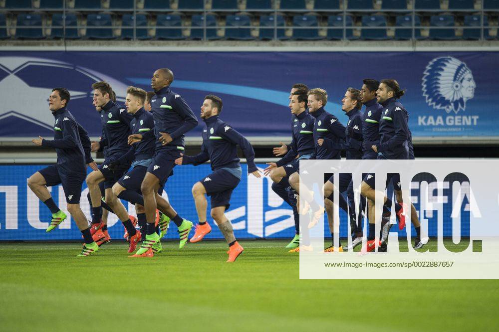 Fußball, Champions League, VfL Wolfsburg Training Wolfsburg s players pictured in action during a training session of German soccer club VfL Wolfsburg, Tuesday 16 February 2016 in Gent. Wolfsburg is preparing for the first leg of the 1 8 finals of the UEFA Champions League competition against Belgian team KAA Gent tomorrow. JASPERxJACOBS x04794172x
