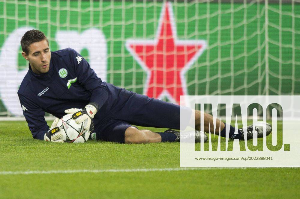 Wolfsburg s goalkeeper Koen Casteels pictured in action during a training session of German soccer club VfL Wolfsburg, Tuesday 16 February 2016 in Gent. Wolfsburg is preparing for the first leg of the 1 8 finals of the UEFA Champions League competition against Belgian team KAA Gent tomorrow. JASPERxJACOBS x04794177x