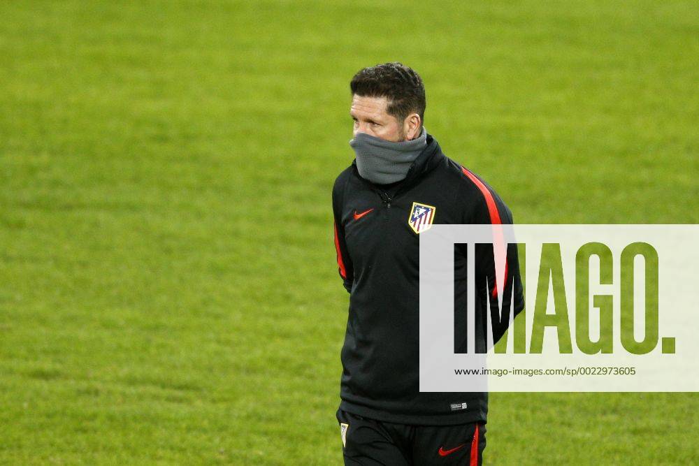 Fußball, Champions League, Atletico Madrid Training during a training session of Atletico Madrid prior to the Europa League match against PSV Eindhoven on February 23, 2016 at the Philips stadium in Eindhoven, The Netherlands. Atletico Madrid UEFA Europa League 2015 2016 JeroenxPutmansxIVx 5030195
