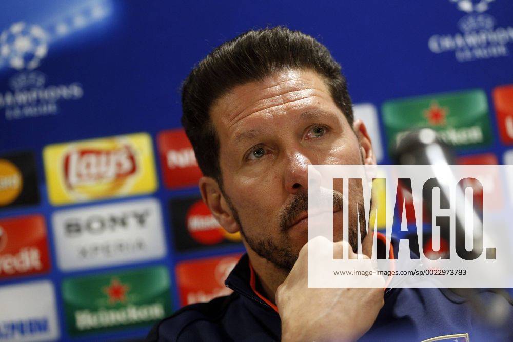 Fußball, Champions League, Atletico Madrid PK Coach Diego Simeone of Atletico Madrid during a press conference PK Pressekonferenz of Atletico Madrid prior to the Europa League match against PSV Eindhoven on February 23, 2016 at the Philips stadium in Eindhoven, The Netherlands. Atletico Madrid UEFA Europa League 2015 2016 JeroenxPutmansxIVx 5030215