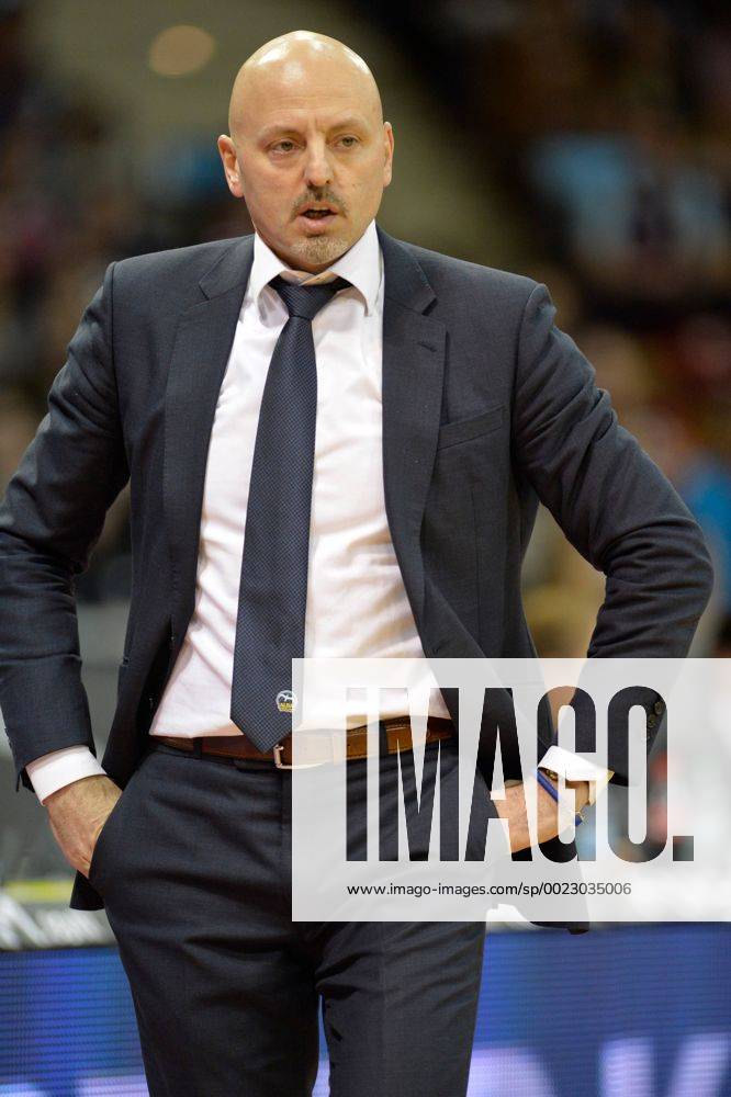 Sasa Obradovic, Cheftrainer (Alba Berlin), Einzelbild, unzufrieden, FC Bayern Muenchen Basketball vs Alba Berlin, 28.02.16