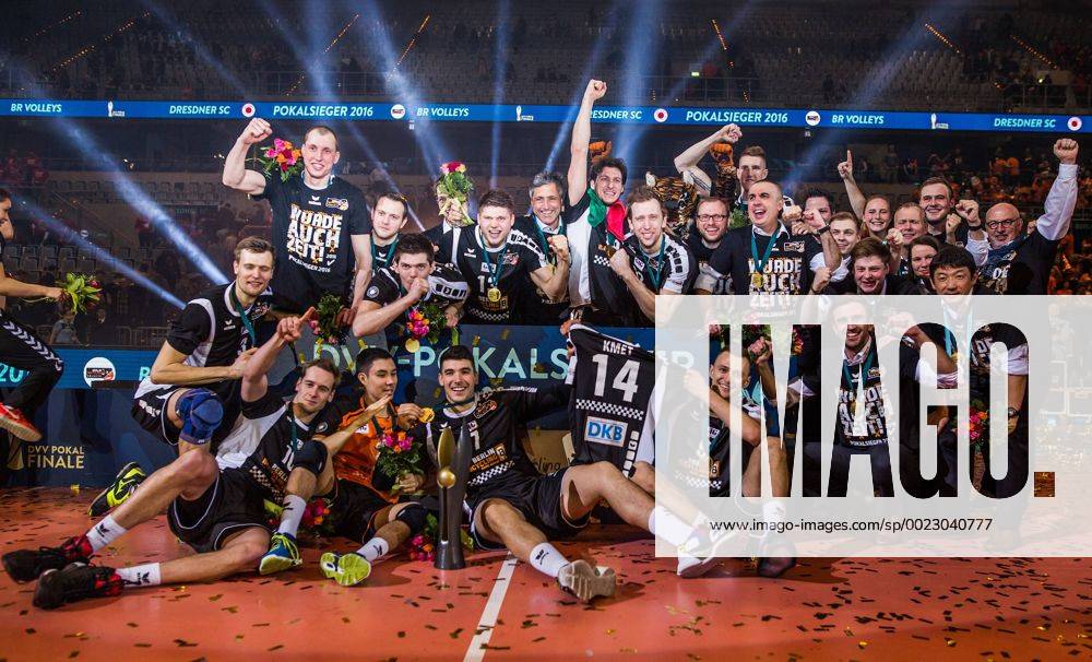 Themen der Woche - - SPORT Mannheim, Deutschland, 28.02.2016: Volleyball DVV Pokalfinale 2016 - Finale der Männer Maenner - TV Ingersoll Bühl Buehl - Berlin Recycling Volleys. Die BR Volleys gewinnen den DVV Pokal.
