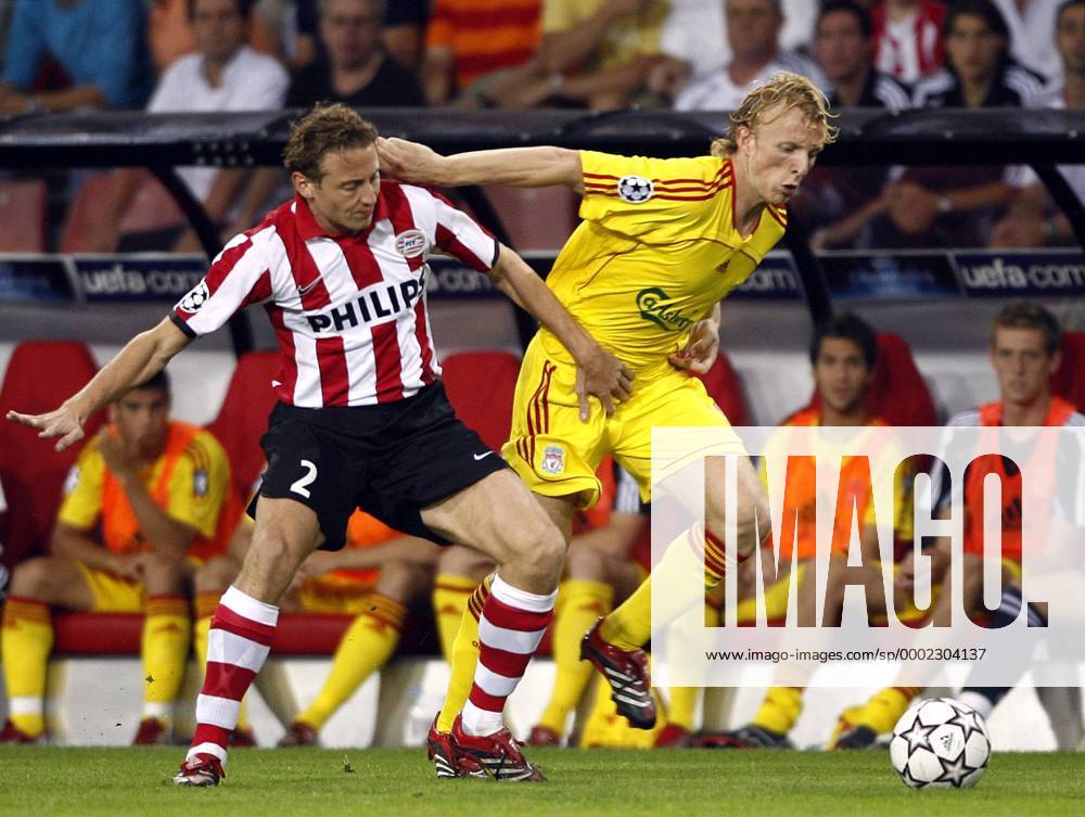 Jan Kromkamp (Eindhoven, li.) gegen Dirk Kuyt (Liverpool) - . Fußball EC 1 Herren Champions League 2006 2007, PSV Eindhoven - FC Liverpool 0:0 Gruppe Eindhoven Dynamik, Fußball EC 1 Herren Champions League 2006 2007, PSV Eindhoven - FC Liverpool 0:0 Gruppe Eindhoven Dynamik,