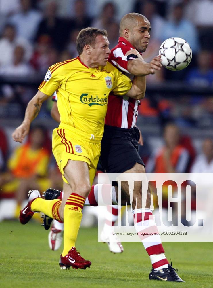 Craig Bellamy (Liverpool, li.) gegen Alex (Eindhoven) - . Fußball EC 1 Herren Champions League 2006 2007, PSV Eindhoven - FC Liverpool 0:0 Gruppe Eindhoven Dynamik, Fußball EC 1 Herren Champions League 2006 2007, PSV Eindhoven - FC Liverpool 0:0 Gruppe Eindhoven Dynamik,