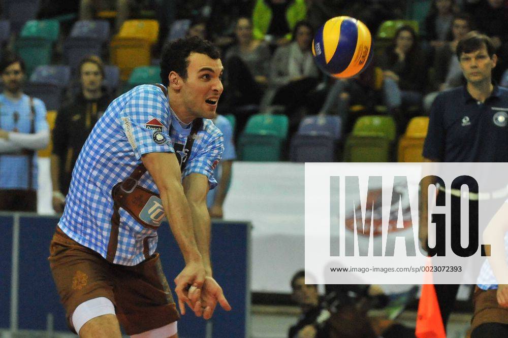 Volleyball 1.Bundesliga, United Volleys - TSV Herrsching, v.l. Julius Hoefer (Herrsching) ,