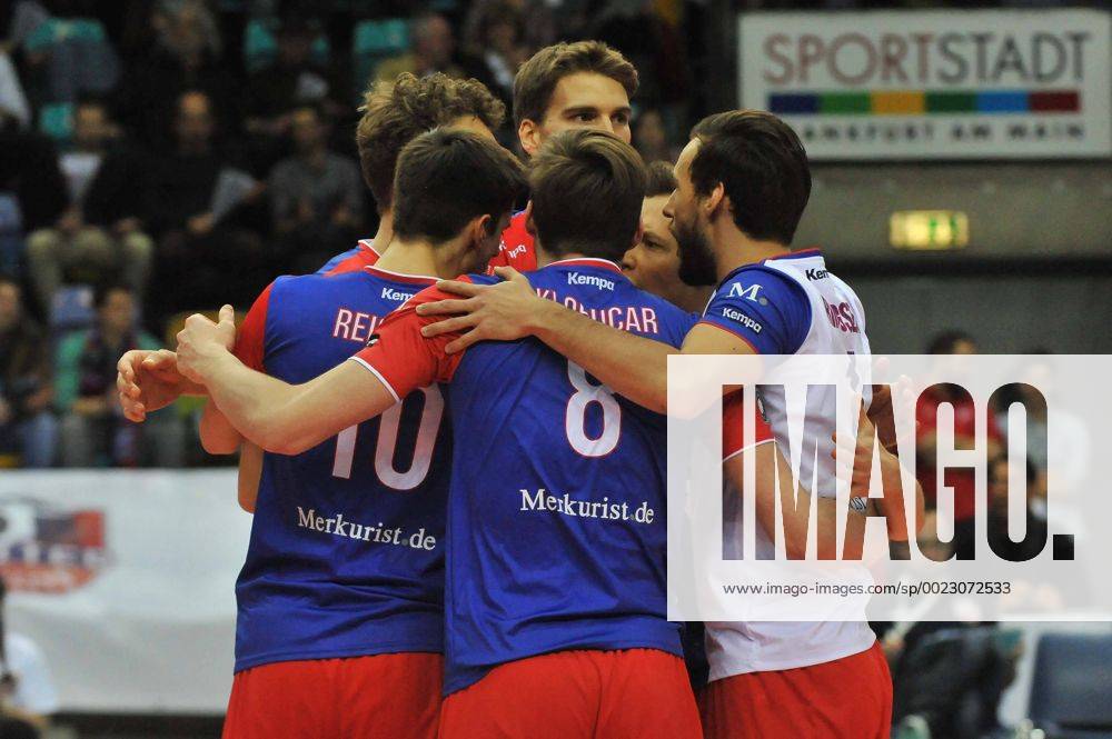 Volleyball 1.Bundesliga, United Volleys - TSV Herrsching, v.l. Moritz Reichert (United Volleys) , Jan Klobucar (United Volleys) , Florian Ringseis (United Volleys) ,