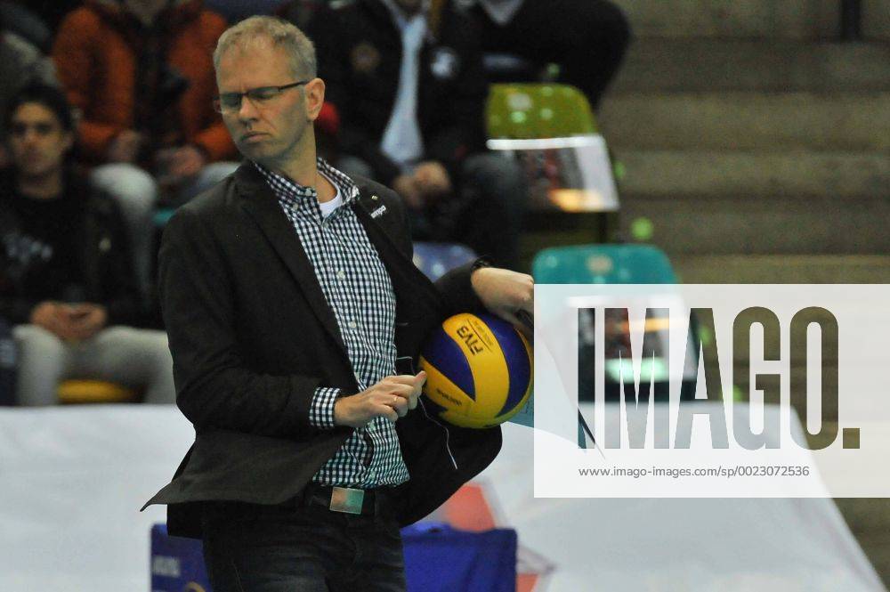 Volleyball 1.Bundesliga, United Volleys - TSV Herrsching, v.l. Trainer Michael Warm (United Volleys) ,