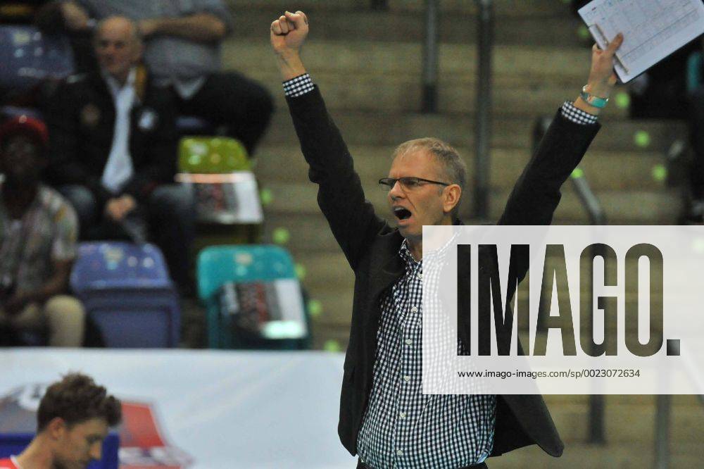 Volleyball 1.Bundesliga, United Volleys - TSV Herrsching, v.l. Trainer Michael Warm (United Volleys) ,