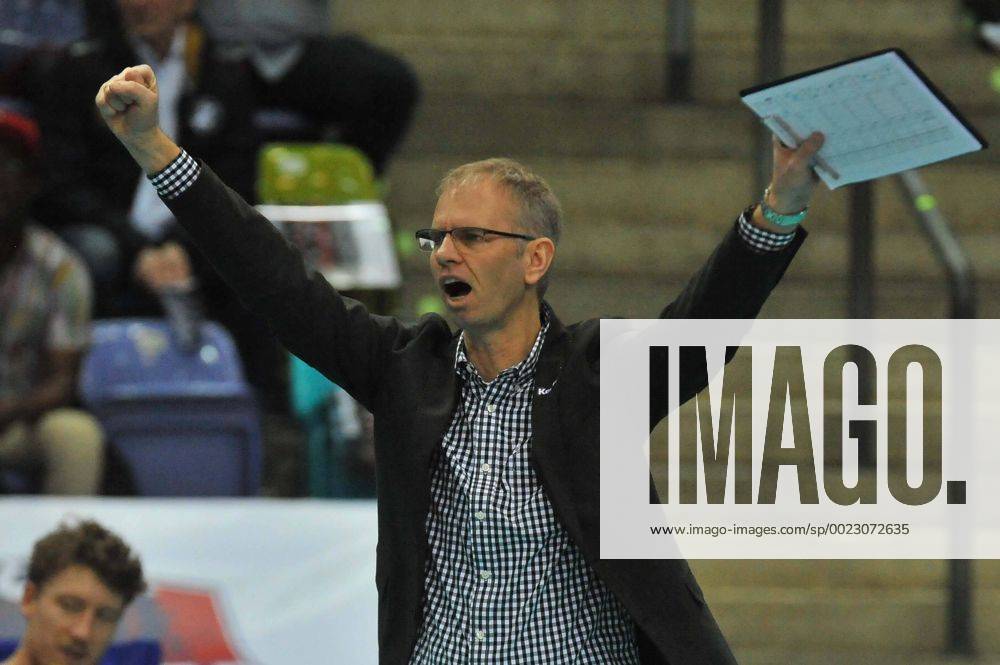 Volleyball 1.Bundesliga, United Volleys - TSV Herrsching, v.l. Trainer Michael Warm (United Volleys) ,