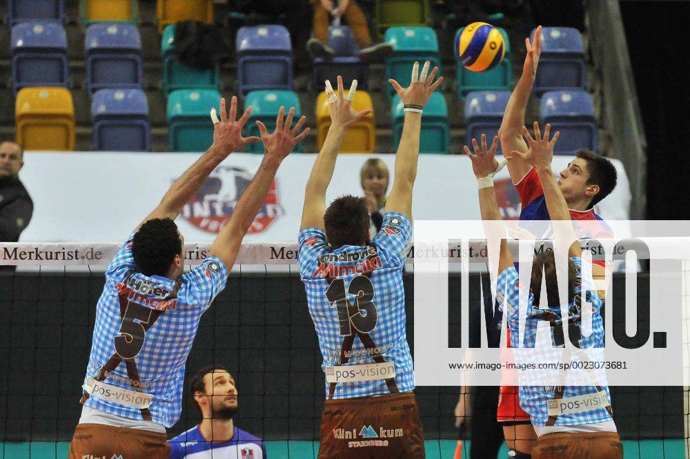 Volleyball 1.Bundesliga, United Volleys - TSV Herrsching, v.l. Julius Hoefer (Herrsching) , Peter Ondrovic (Herrsching) , Patrick Steuerwald (Herrsching) , Moritz Reichert (United Volleys) ,