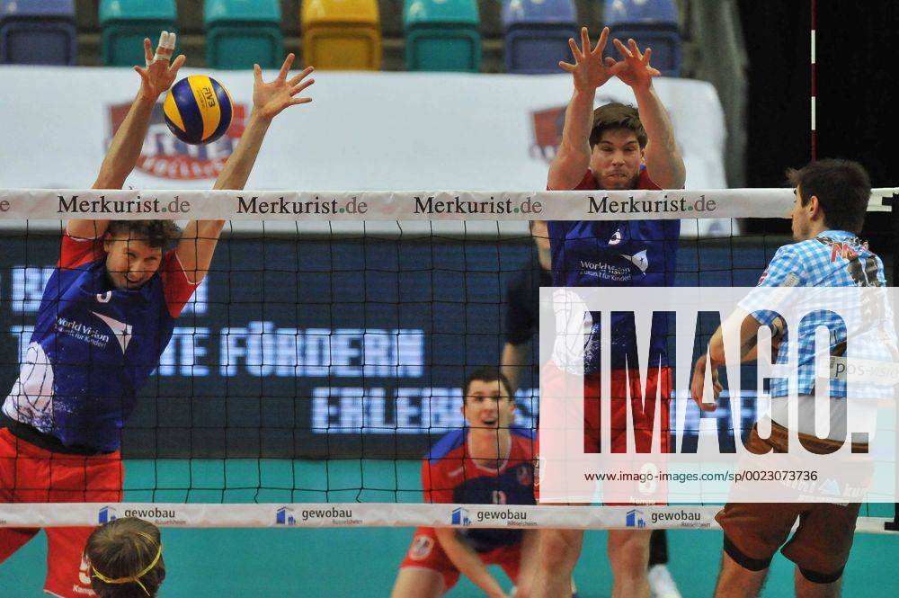 Volleyball 1.Bundesliga, United Volleys - TSV Herrsching, v.l. Lukas Bauer (United Volleys), Jan Klobucar (United Volleys) , Roy Friedrich (Herrsching) ,