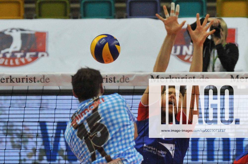 Volleyball 1.Bundesliga, United Volleys - TSV Herrsching, v.l. Roy Friedrich (Herrsching) , Lukas Bauer (United Volleys),
