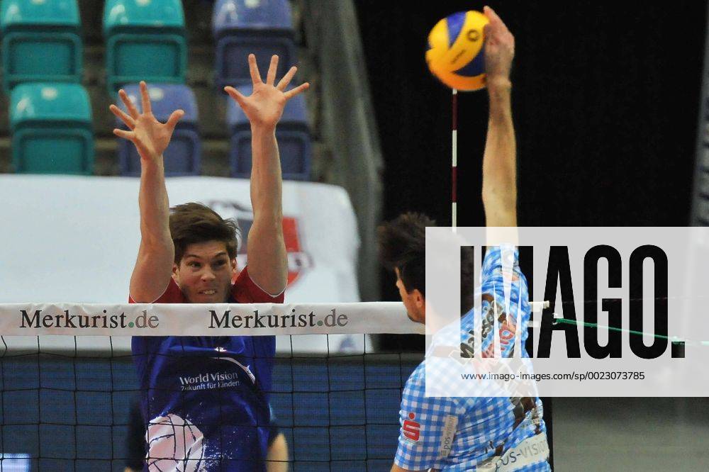 Volleyball 1.Bundesliga, United Volleys - TSV Herrsching, v.l. Jan Klobucar (United Volleys), Roy Friedrich (Herrsching) ,