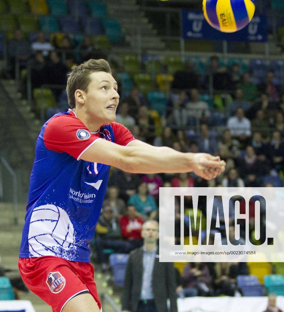 Volleyball Hessen - 1. Bundesliga Männer 02.03.2016 United Volleys Rheinmain (blau) - TSV Herrsching (blau) v.l. Jan Zimmermann (RheinMain 17) United Volleys Rheinmain - TSV Herrsching