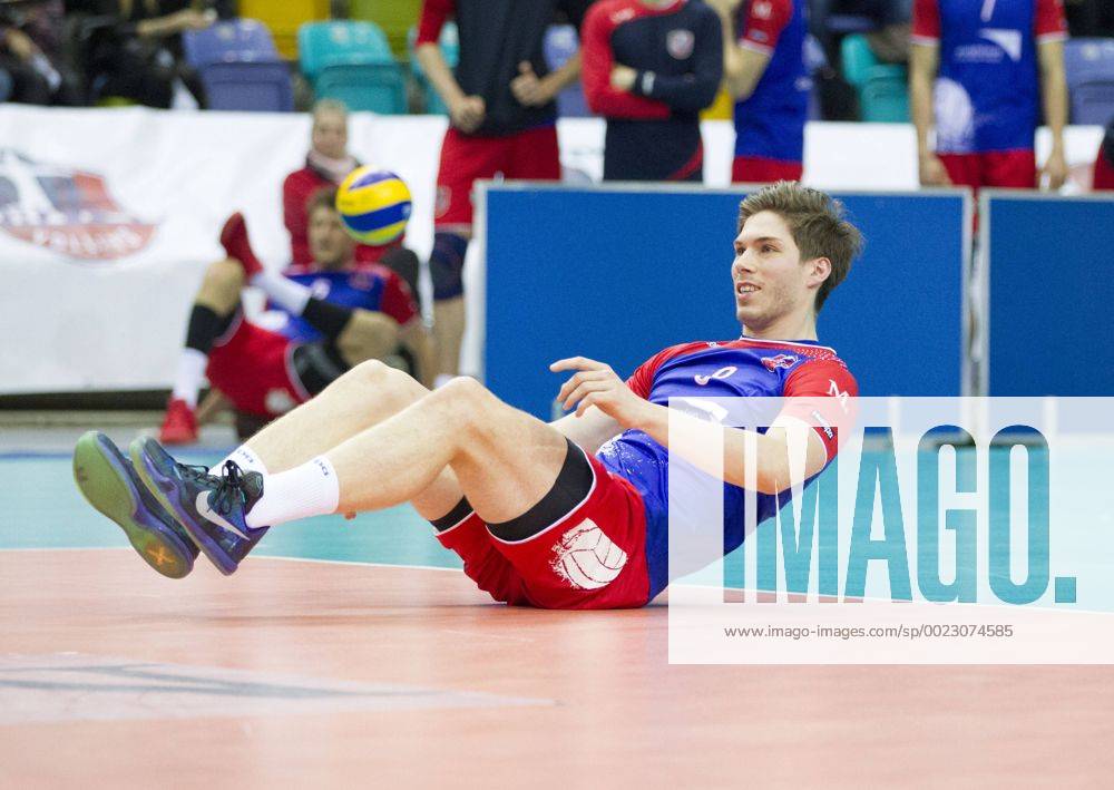 Volleyball Hessen - 1. Bundesliga Männer 02.03.2016 United Volleys Rheinmain (blau) - TSV Herrsching (blau) v.l. Jan Klobucar (RheinMain 8) United Volleys Rheinmain - TSV Herrsching