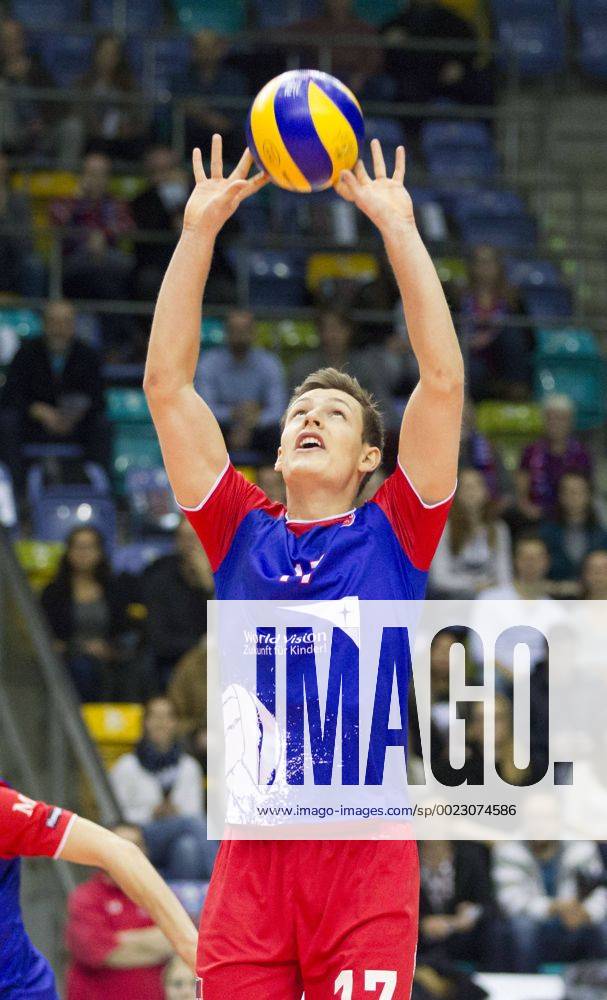 Volleyball Hessen - 1. Bundesliga Männer 02.03.2016 United Volleys Rheinmain (blau) - TSV Herrsching (blau) v.l. Jan Zimmermann (RheinMain 17) United Volleys Rheinmain - TSV Herrsching