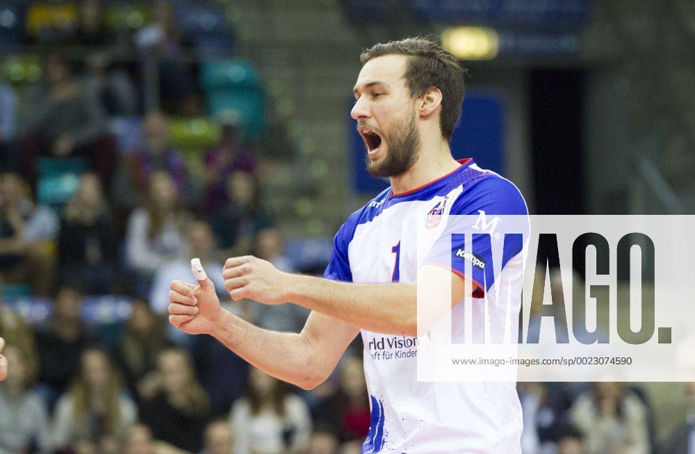 Volleyball Hessen - 1. Bundesliga Männer 02.03.2016 United Volleys Rheinmain (blau) - TSV Herrsching (blau) v.l. Florian Ringseis (RheinMain 1) United Volleys Rheinmain - TSV Herrsching