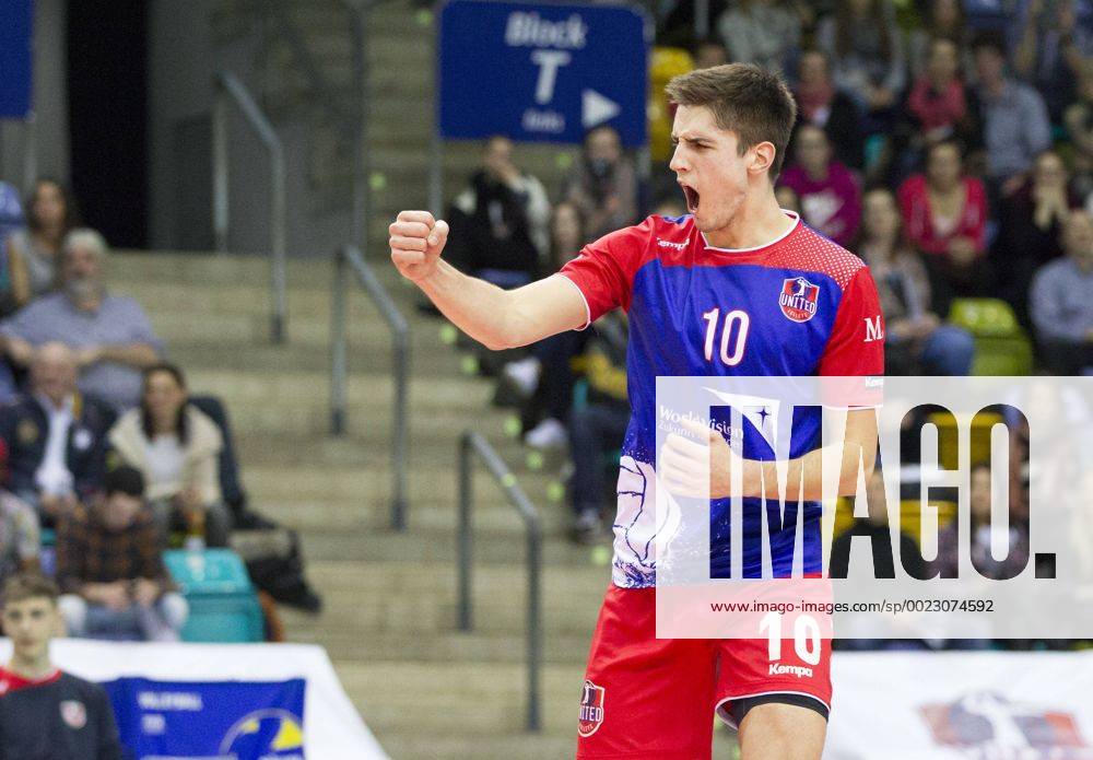Volleyball Hessen - 1. Bundesliga Männer 02.03.2016 United Volleys Rheinmain (blau) - TSV Herrsching (blau) v.l. Moritz Reichert (RheinMain 10) United Volleys Rheinmain - TSV Herrsching