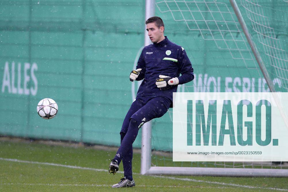 Wolfsburg s goalkeeper Koen Casteels pictured during a training of German first league soccer team VfL Wolfsburg, Monday 07 March 2016 in Wolfsburg, Germany. Wolfsburg is preparing for the return leg of the 1 8 finals of the UEFA Champions League competition against Belgian club KAA Gent Tomorrow. Wolfsburg won the first leg 2-3. YORICKxJANSENS x04806657x