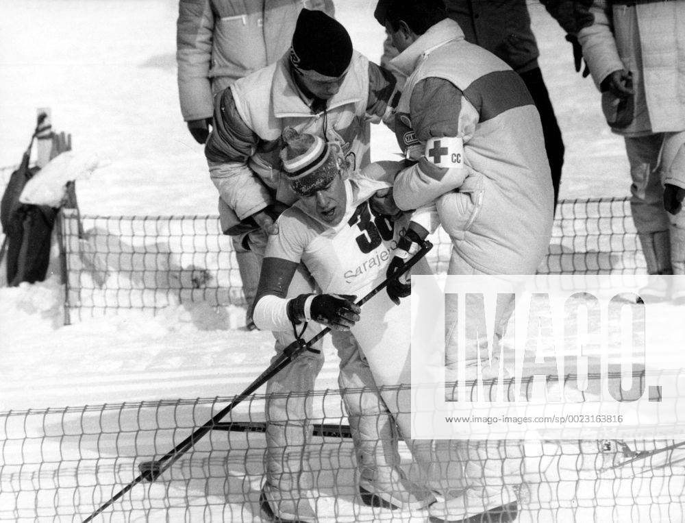 Olympische Winterspiele in Sarajewo, 50 km Langlauf: Gunde Svan (Schweden) bricht im Ziel zusammen