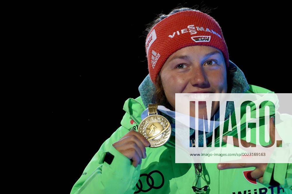 Themen der Woche - - SPORT BIATHLON - IBU WC Oslo 2016 OSLO,NORWAY,09.MAR.16 - BIATHLON - IBU World Championships, 15km individual, ladies, award ceremony. Image shows Laura Dahlmeier (GER). Keywords: medal. GEPAxpictures xFlorianxErtl