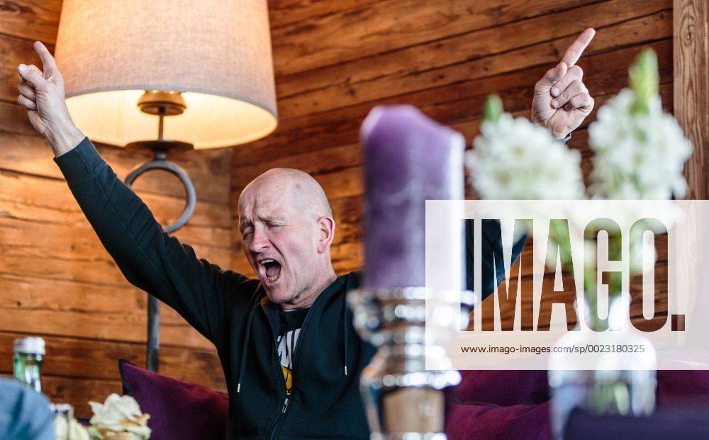 Saalbach Hinterglemm 10.03.2016, der Schwarzacher, Saalbach Hinterglemm, AUT, Michael Edwards, Eddie the Eagle im Portrait, im Bild der ehemalige britische Skispringer Michael Edwards besser bekannt als Eddie the Eagle. Er war der erste Springer, der fuer Grossbritannien bei Olympischen Winterspielen an den Start ging former British ski jumper Michael Edwards better known as Eddie the Eagle during a Interview and Photo Shoot. He was the first British jumper who went at the Winter Olympics. at the der Schwarzacher, Saalbach Hinterglemm, Austria on 2016 03 10. EX_JFK