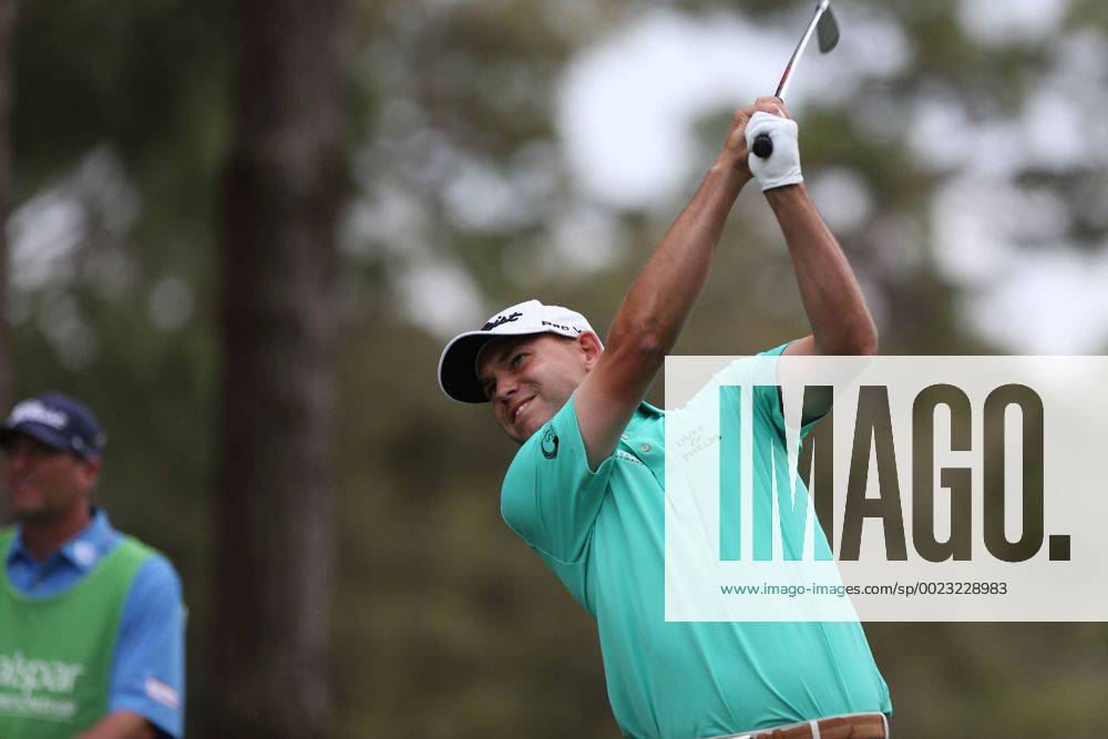 Palm Harbor, Florida, U.S. - DOUGLAS R. CLIFFORD.Bill Haas uses an iron at the 17th hole while playing in the third round of the PGA Golf Herren Tour s Valspar Championship on the Copperhead Course at the at the Innisbrook Resort in Palm Harbor. Florida News - March 12, 2016 - ZUMAs70_