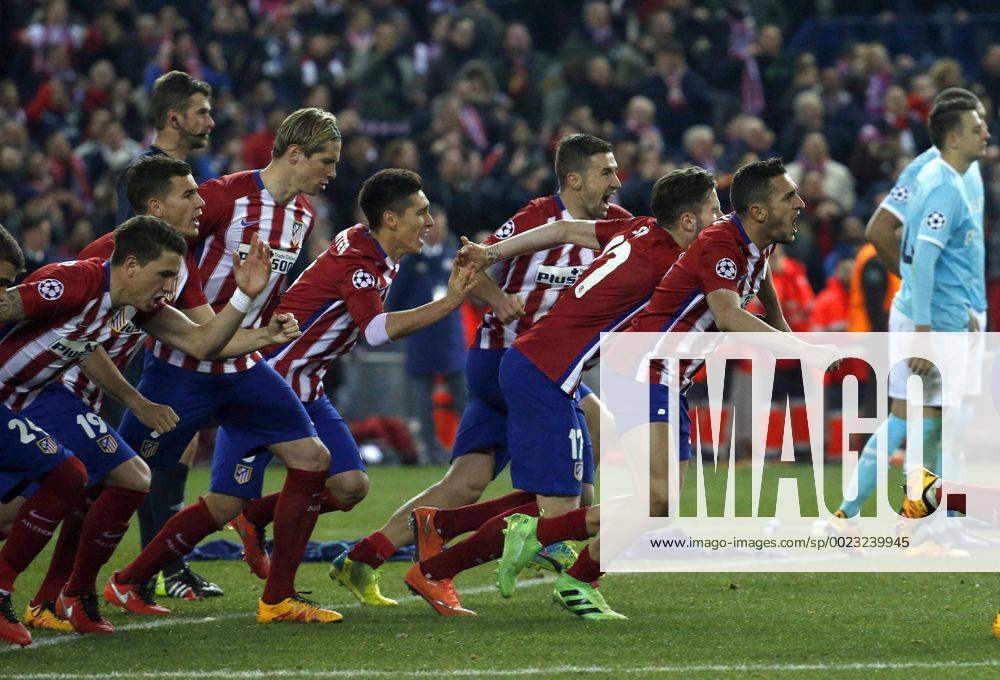 Fußball, Champions League, Atletico Madrid - PSV Eindhoven Atletico de Madrid players celebrate the victory over PSV Eindhoven during a Champions League round 16 second leg match held at Vicente Calderon stadium in Madrid, Spain, 15 March 2016. ATLETICO MADRID VS PSV ENINDHOVEN !ACHTUNG: NUR REDAKTIONELLE NUTZUNG! MAD037 20160316-635936832474849338
