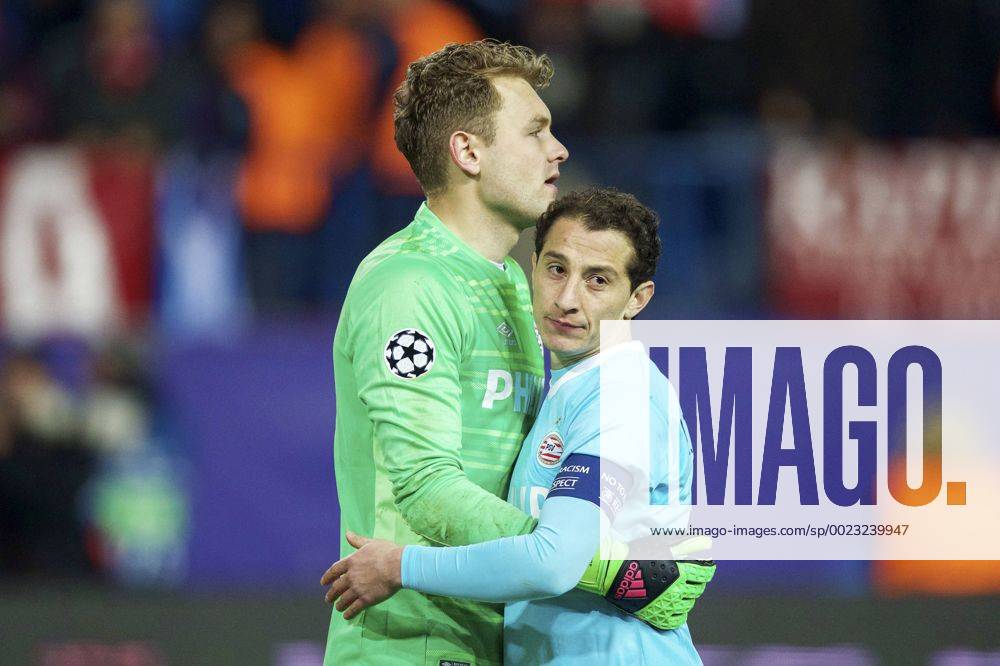 Fußball, Champions League, Atletico Madrid - PSV Eindhoven (L-R) goalkeeper Jeroen Zoet of PSV, Andres Guardado of PSV during the UEFA Champions League Round of 16, Second leg match between Atletico madrid and PSV Eindhoven on March 15, 2016 at the Estadio Vicente Calder& 243;n in Madrid, Spain. Atletico Madrid v PSV Eindhoven UEFA Champions League 2015 2016 IVx 5163963