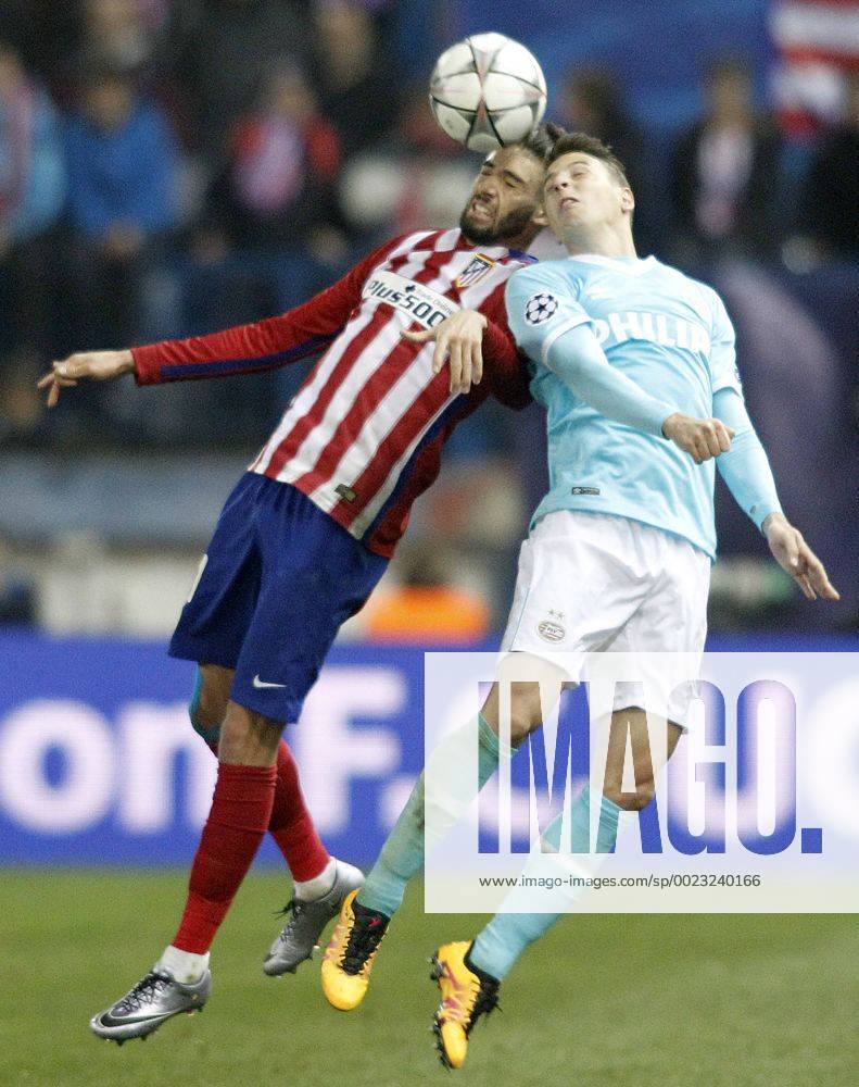 Fußball, Champions League, Atletico Madrid - PSV Eindhoven Atletico de Madrid s Yannick Carrasco (l) and PSV Eindhoven s Marco Van Ginkel during UEFA Champions League match. March 15,2016. (20160315147)