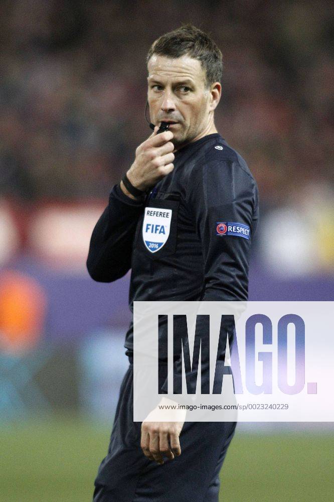 Fußball, Champions League, Atletico Madrid - PSV Eindhoven English referee Mark Clattenburg during UEFA Champions League match. March 15,2016. (20160315158)