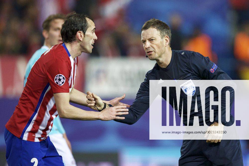 (L-R) Diego Godin of Club Atletico de Madrid, referee Mark Clattenburg during the UEFA Champions League Round of 16, Second leg match between Atletico madrid and PSV Eindhoven on March 15, 2016 at the Estadio Vicente Calder& 243;n in Madrid, Spain. Atletico Madrid v PSV Eindhoven UEFA Champions League 2015 2016 IVx 5165428