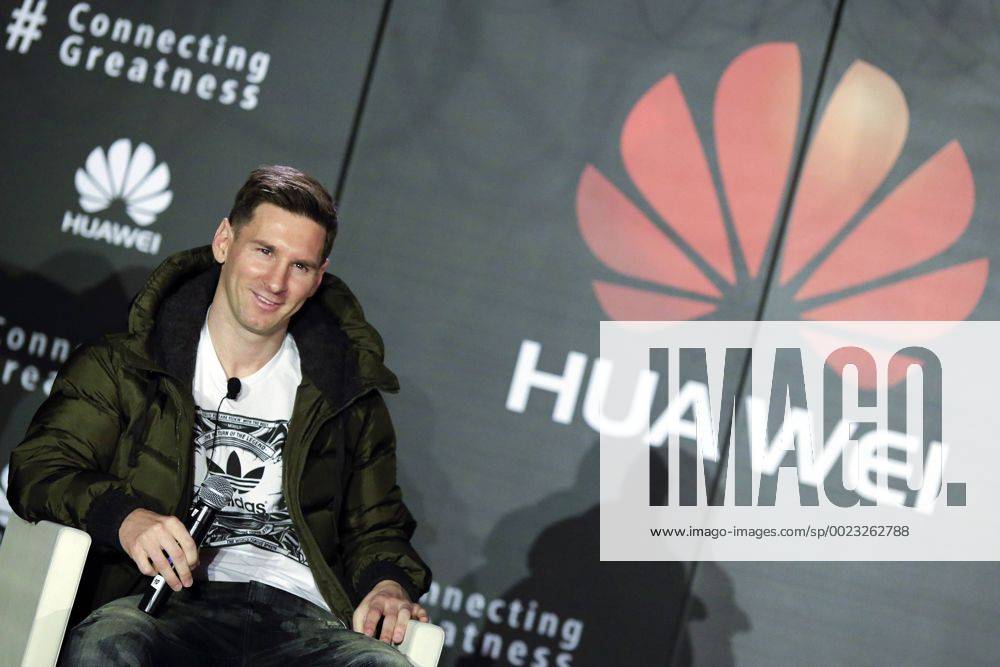 -- FC Barcelona Barca s Argentinian forward Lionel Messi attends a press conference PK Pressekonferenz in which Huawei announces Messi s appointment as the company s latest Global Brand Ambassador in Barcelona, Spain, March 17, 2016. ) (SP)SPAIN-BARCELONA-HUAWEI-MESSI PauxBarrena