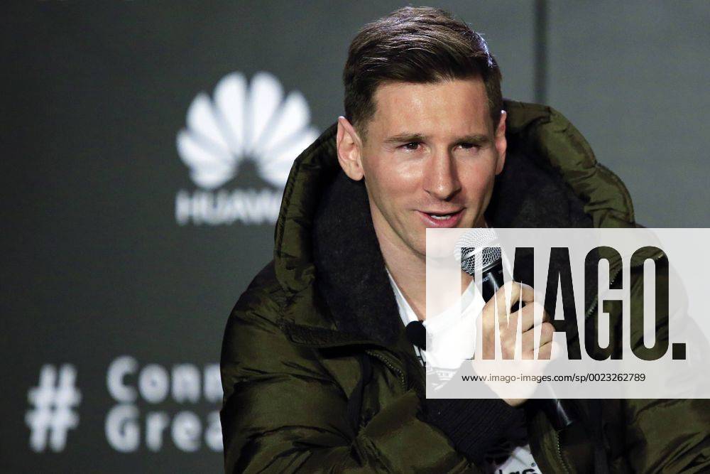 -- FC Barcelona Barca s Argentinian forward Lionel Messi attends a press conference PK Pressekonferenz in which Huawei announces Messi s appointment as the company s latest Global Brand Ambassador in Barcelona, Spain, March 17, 2016. ) (SP)SPAIN-BARCELONA-HUAWEI-MESSI PauxBarrena