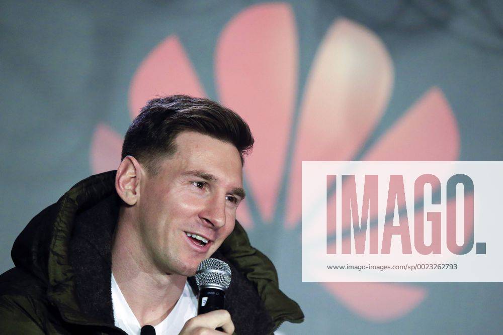 -- FC Barcelona Barca s Argentinian forward Lionel Messi attends a press conference PK Pressekonferenz in which Huawei announces Messi s appointment as the company s latest Global Brand Ambassador in Barcelona, Spain, March 17, 2016. ) (SP)SPAIN-BARCELONA-HUAWEI-MESSI PauxBarrena