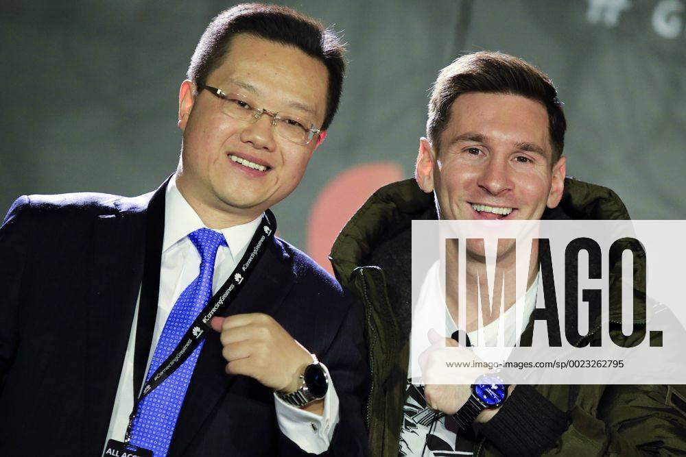 -- FC Barcelona Barca s Argentinian forward Lionel Messi (R) and Tyrone Liu, CEO Consumer Business Group for Huawei Latin America, present Huawei new smart watch during a press conference PK Pressekonferenz in which Huawei announces Messi s appointment as the company s latest Global Brand Ambassador in Barcelona, Spain, March 17, 2016. ) (SP)SPAIN-BARCELONA-HUAWEI-MESSI PauxBarrena